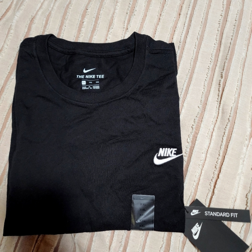 Nike men's t-shirt    standard fit xxl